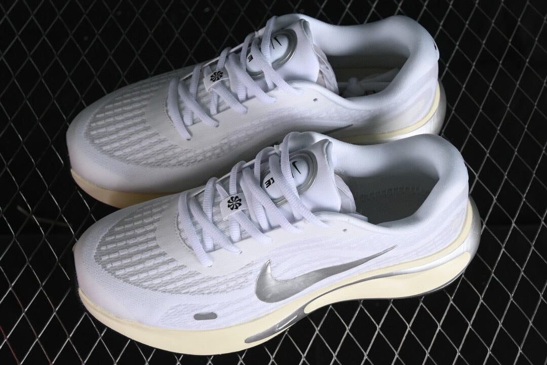 Nike Journey Run 2024