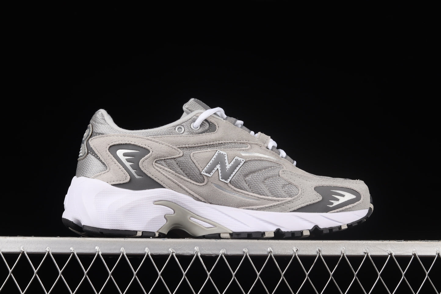 New Balance ML725