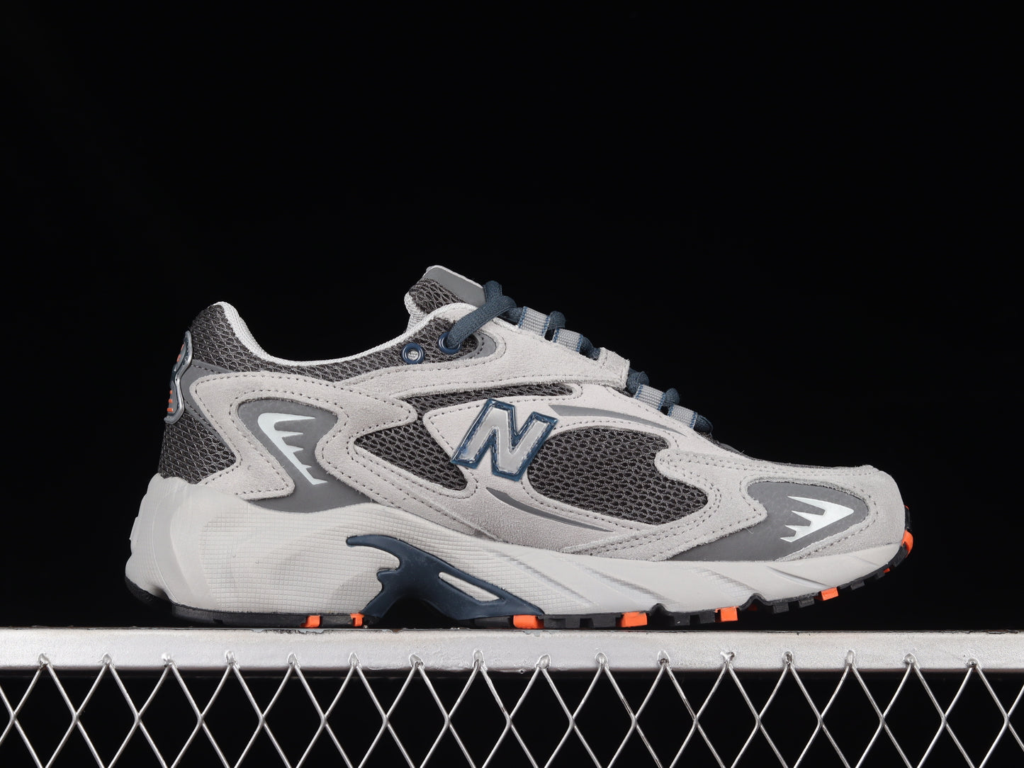 New Balance ML725