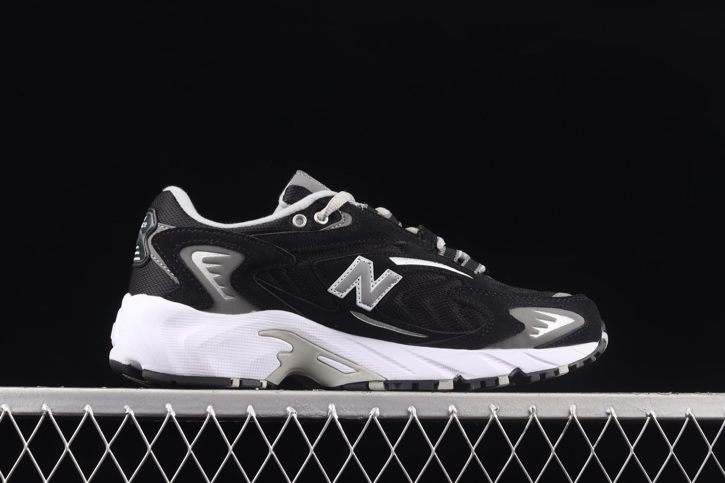 New Balance ML725