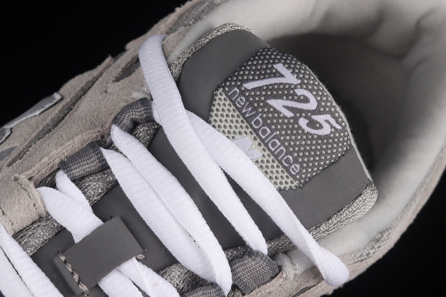 New Balance ML725