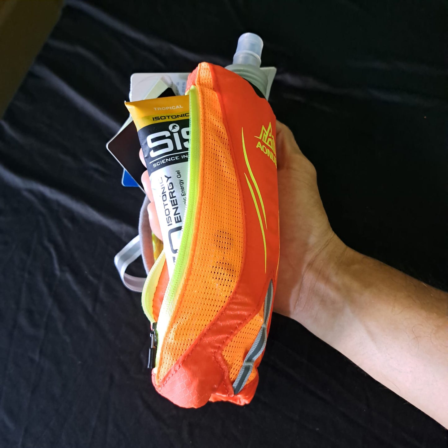 Bolsa de hidratación para cargar en mano (no incluye botella)