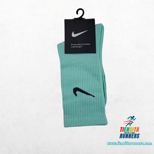 Media Nike Verde Algodón ligero de alto rendimiento